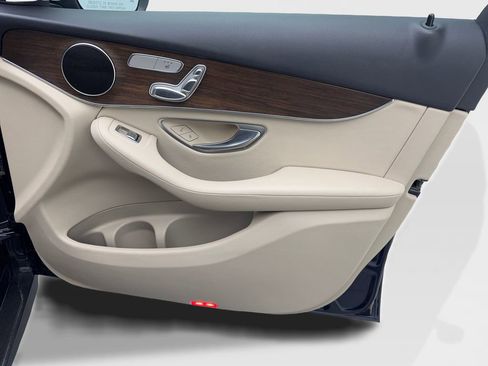 Used 2022 Mercedes-Benz GLC 300 4MATIC image 46