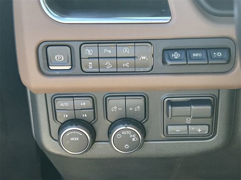 Used 2024 Chevrolet Tahoe High Country w/ Advanced Technology Package image 26