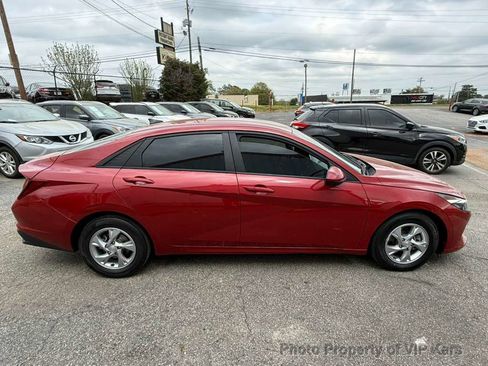 Used 2022 Hyundai Elantra SE w/ Cargo Package image 4