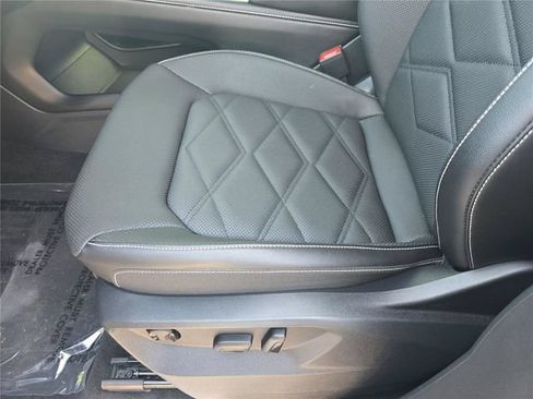 Used 2024 Volkswagen Atlas SE w/ Black Wheel Package FWD image 15