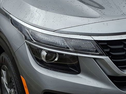 Certified 2023 Kia Seltos LX image 9