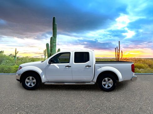 Used 2009 Nissan Frontier SE w/ SE Value Truck Pkg RWD image 3
