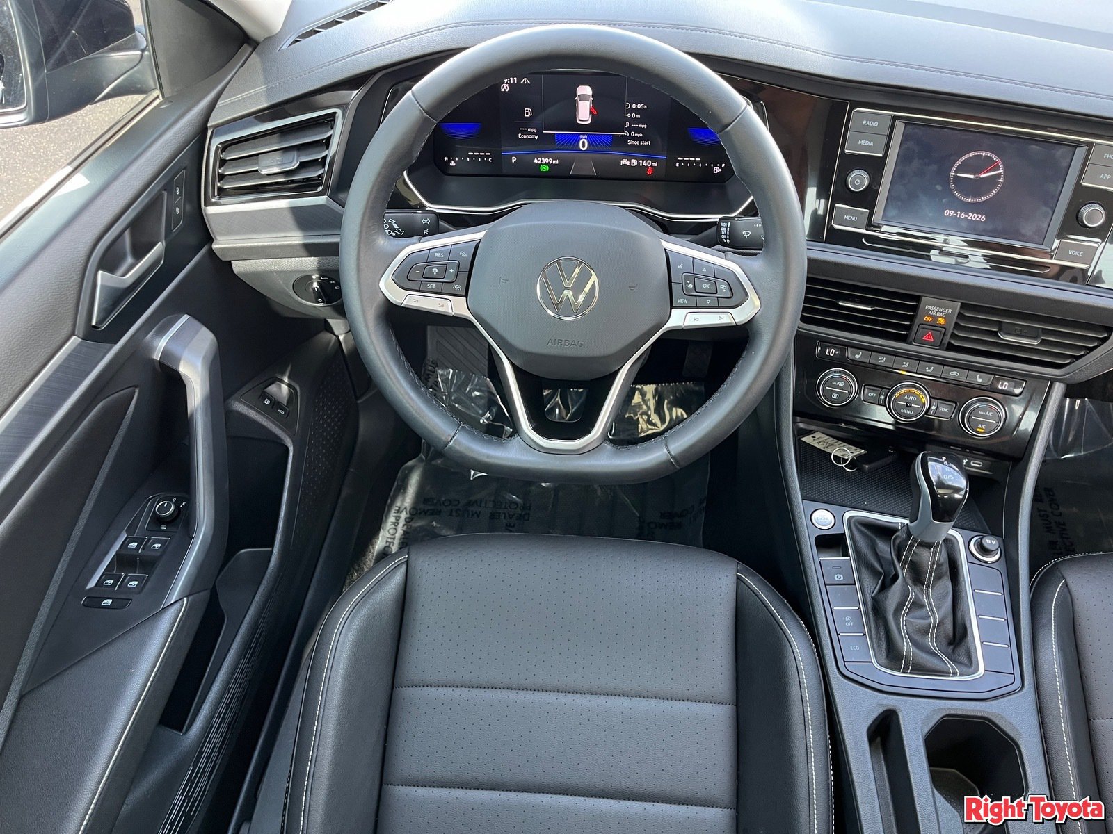 Used 2024 Volkswagen Jetta SE w/ Panoramic Sunroof Package FWD image 16