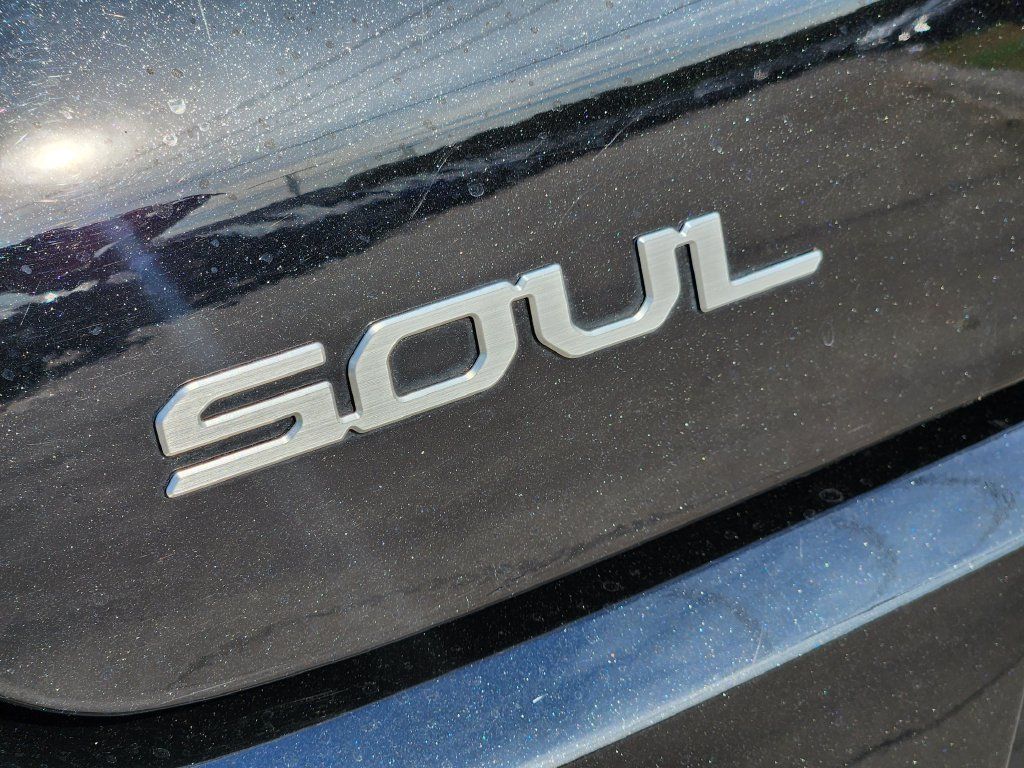 Used 2025 Kia Soul LX w/ LX Technology Package FWD image 15