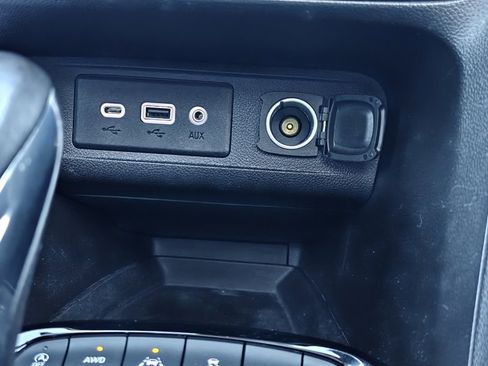 Used 2022 Buick Encore GX Essence w/ Experience Buick Package image 33