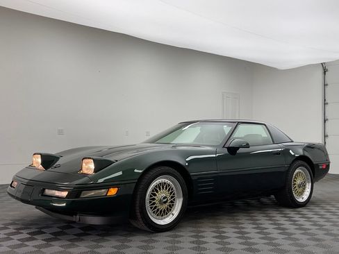 Used 1992 Chevrolet Corvette Convertible RWD image 2