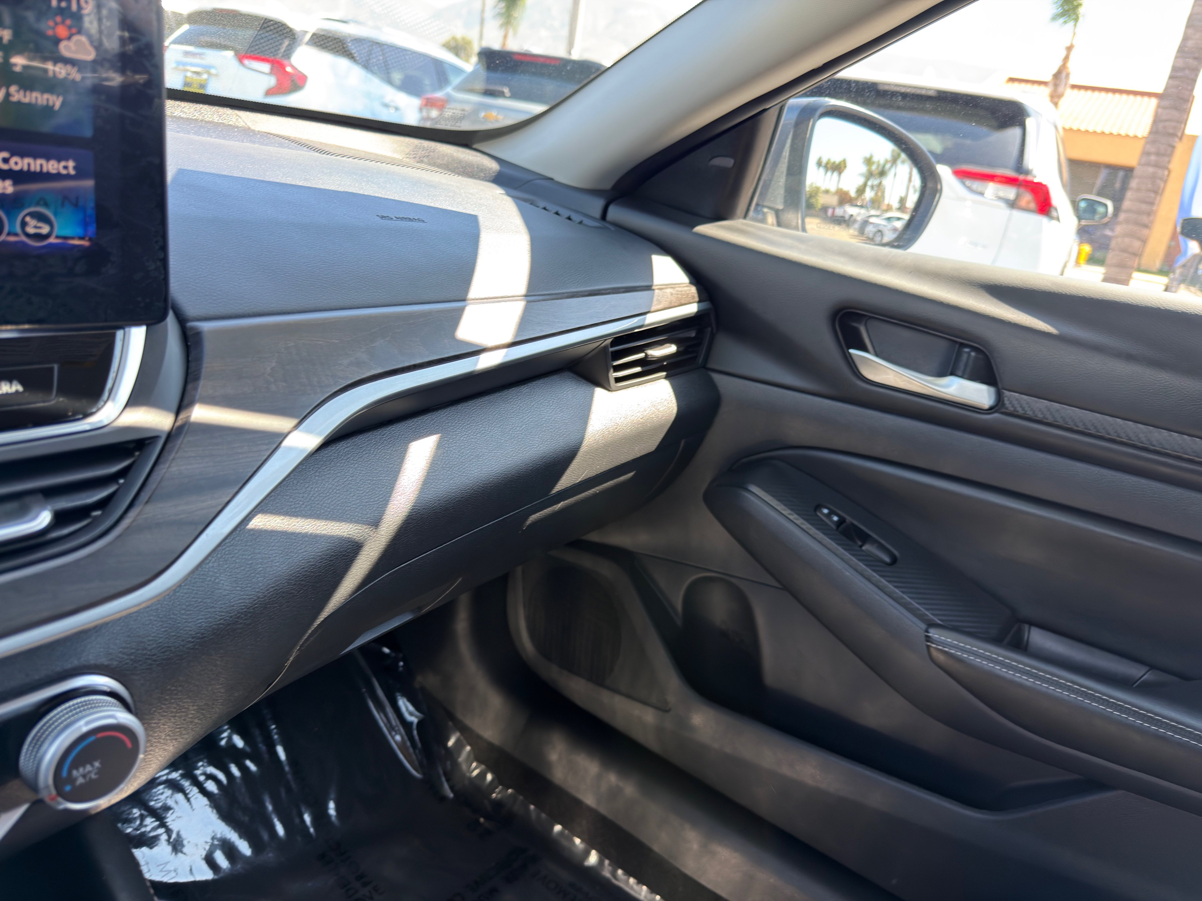 Used 2024 Nissan Altima 2.5 SV w/ SV Premium Package FWD image 33