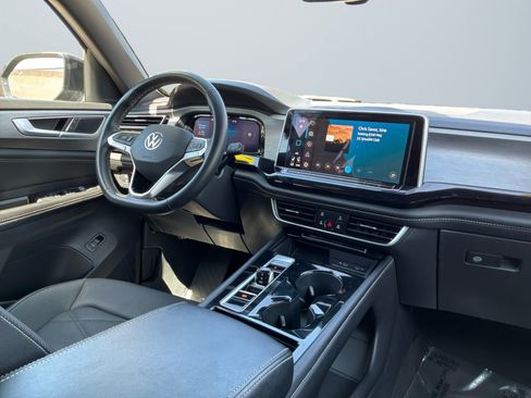Used 2024 Volkswagen Atlas Cross Sport SE FWD image 14