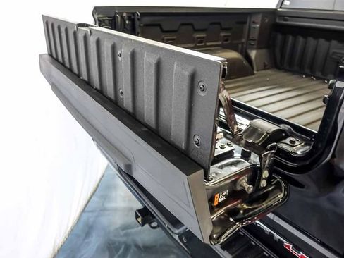 Certified 2025 GMC Sierra 1500 AT4 AWD/4WD image 32