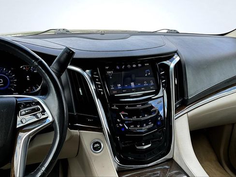 Used 2018 Cadillac Escalade 2WD image 11
