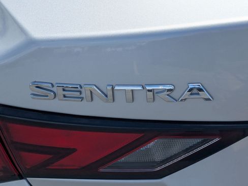 Used 2021 Nissan Sentra SV FWD image 12