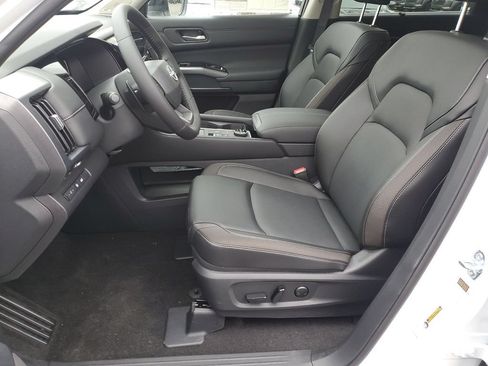 New 2026 Nissan Pathfinder SL w/ SL Premium Package AWD/4WD image 18