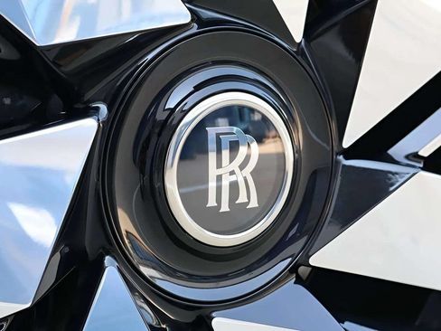 Used 2026 Rolls-Royce Cullinan AWD/4WD image 18