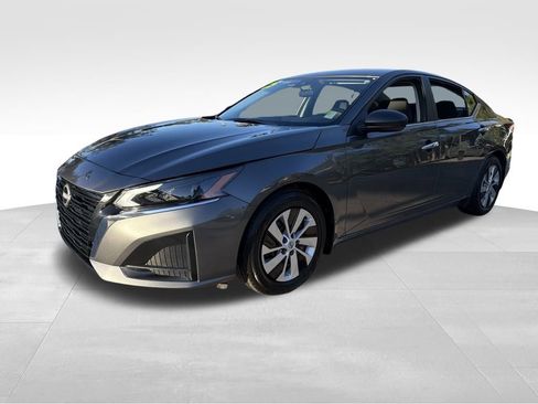 Used 2025 Nissan Altima 2.5 S image 3