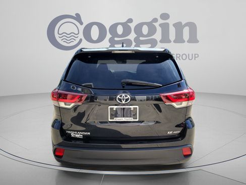 Used 2019 Toyota Highlander SE AWD/4WD image 3