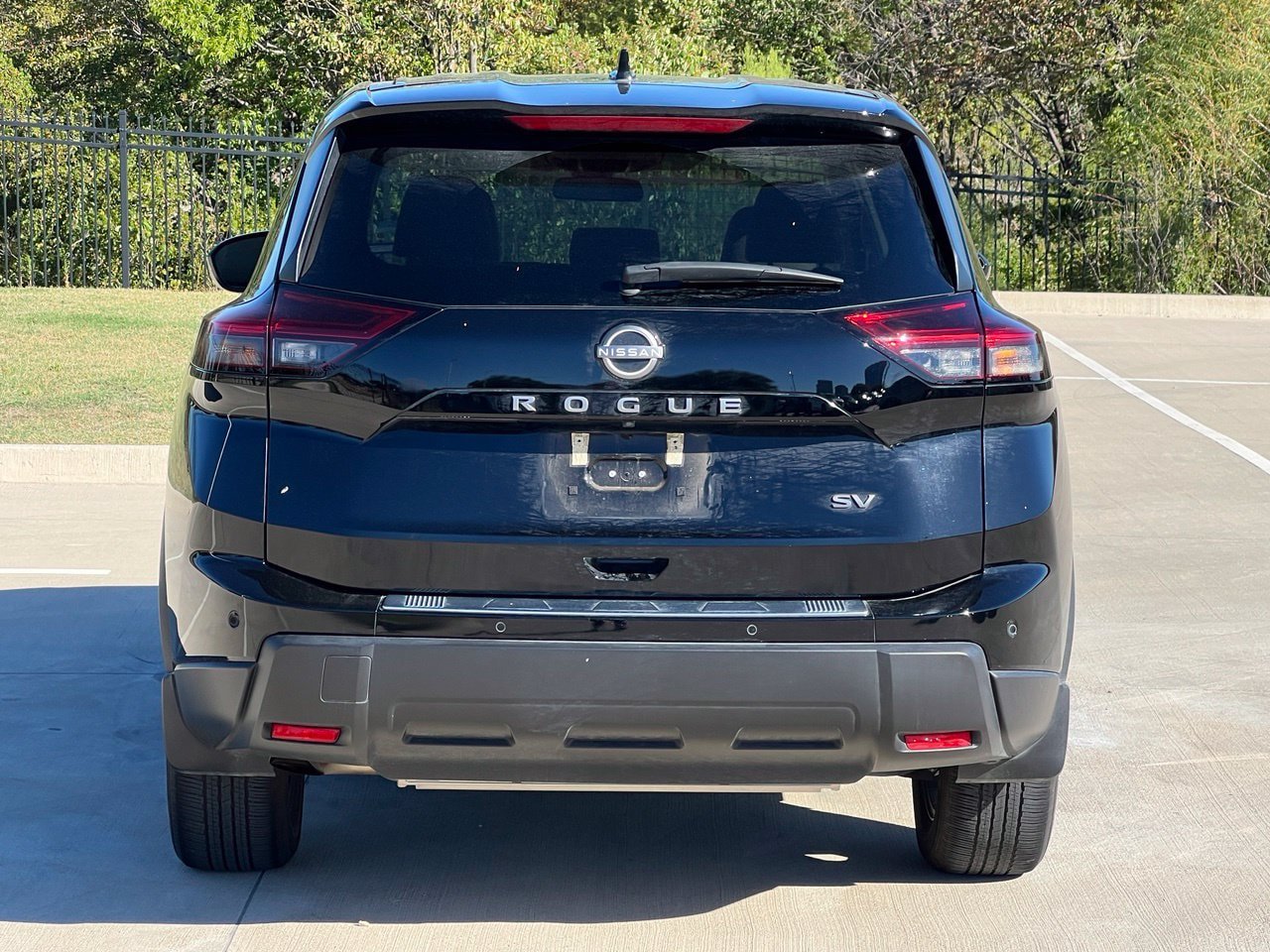 Used 2024 Nissan Rogue SV FWD image 4