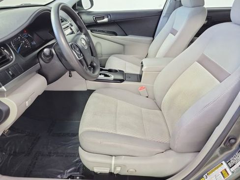 Used 2014 Toyota Camry LE image 19