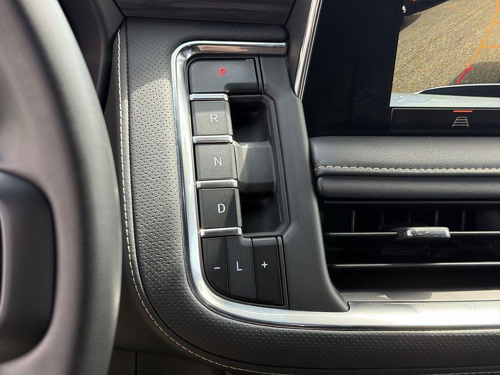 Used 2024 GMC Yukon SLT RWD image 15