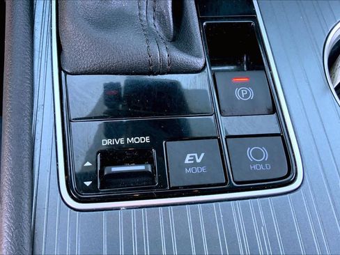 Used 2024 Toyota Sienna XSE image 33