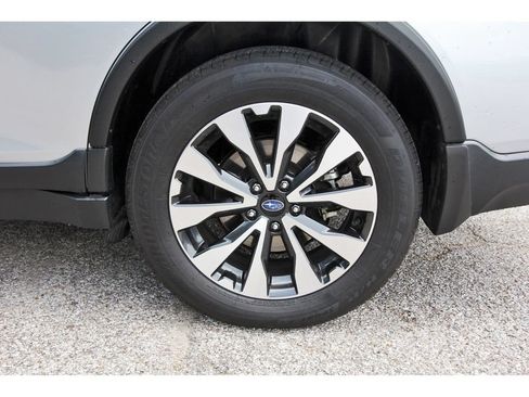 Used 2017 Subaru Outback 2.5i Limited AWD/4WD image 32