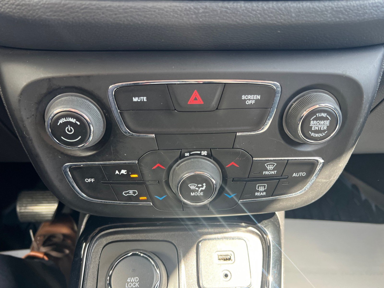 Used 2020 Jeep Compass Latitude AWD/4WD image 30