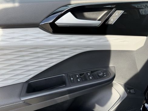 Used 2024 Volkswagen Taos S image 17