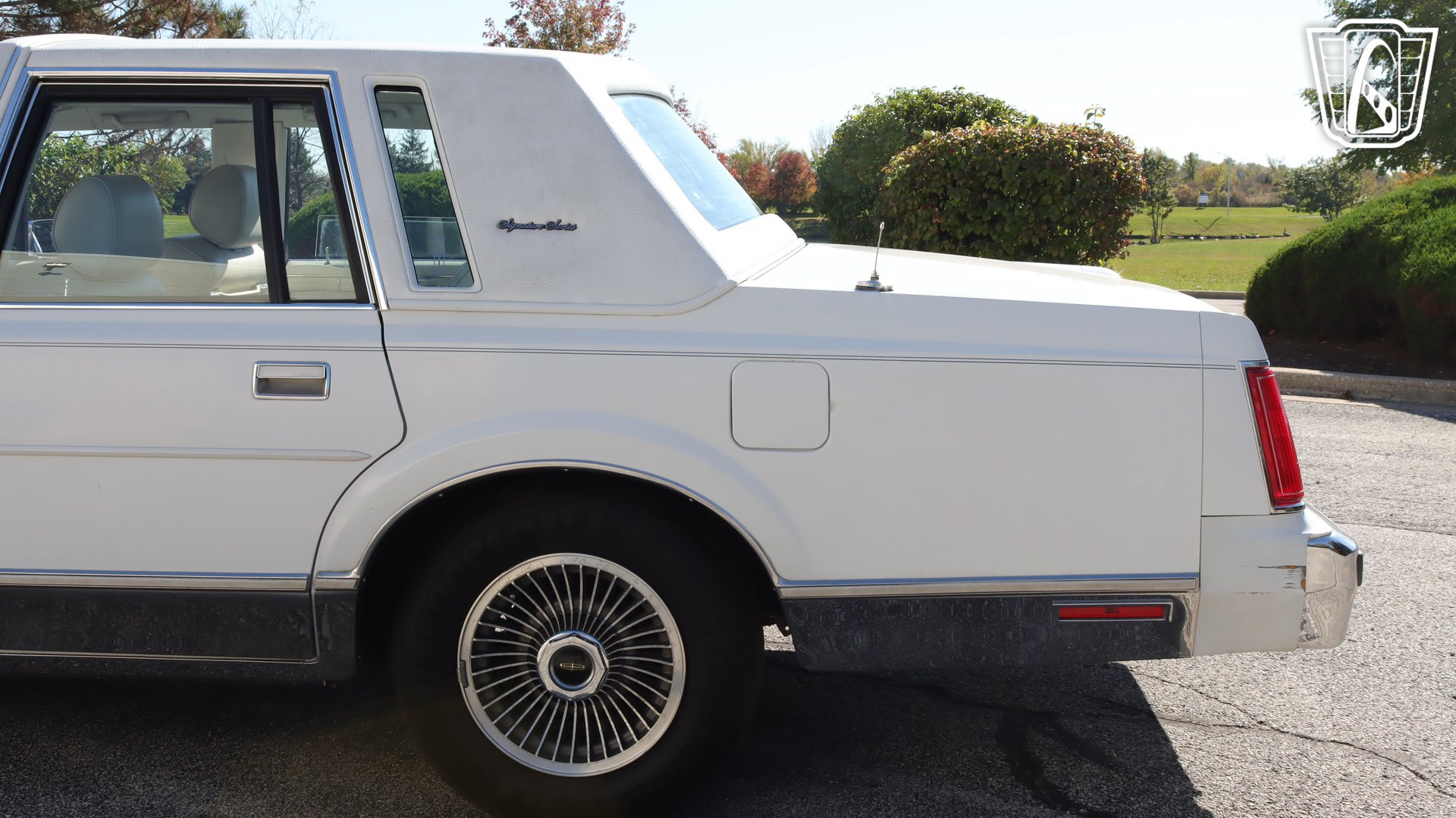 Used 1989 Lincoln Town Car Signature RWD image 37