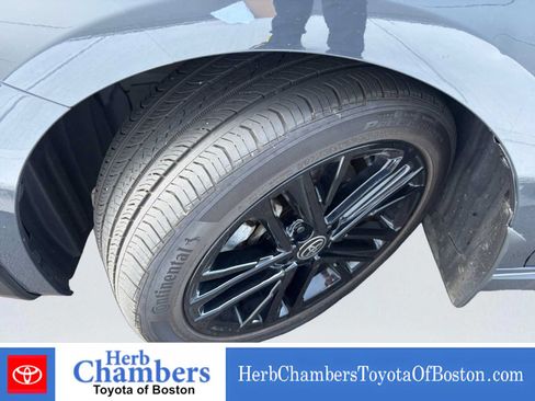 Used 2025 Toyota Camry SE AWD/4WD image 9