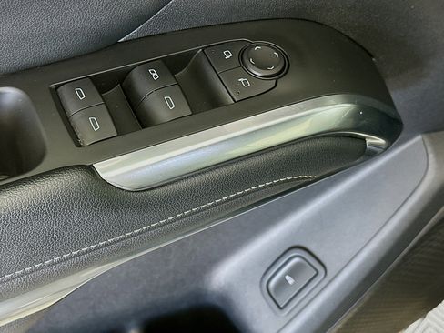 Used 2024 Chevrolet Traverse LT FWD image 15