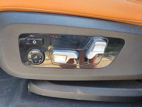Used 2020 BMW X7 xDrive40i w/ M Sport Package AWD/4WD image 16