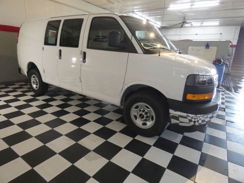 Used 2023 GMC Savana 2500 w/ Driver Convenience Package image 4