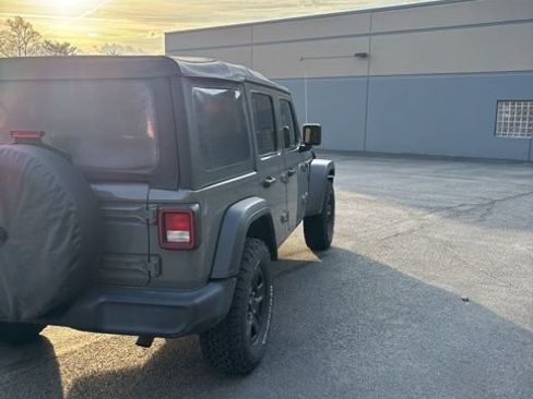 Used 2019 Jeep Wrangler Unlimited Sport image 3