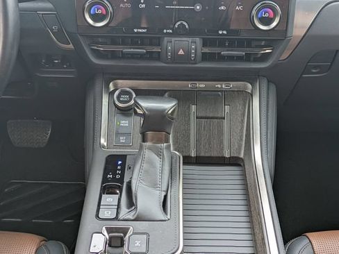 Used 2024 Lexus GX 550 w/ Cold Area Package AWD/4WD image 20
