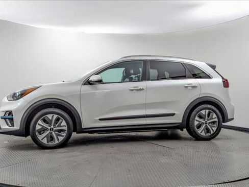 Used 2022 Kia Niro EX w/ Cold Weather Package FWD image 3