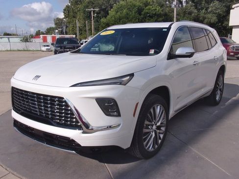 Used 2025 Buick Enclave Avenir w/ Trailering Package, 5000 lbs. image 19