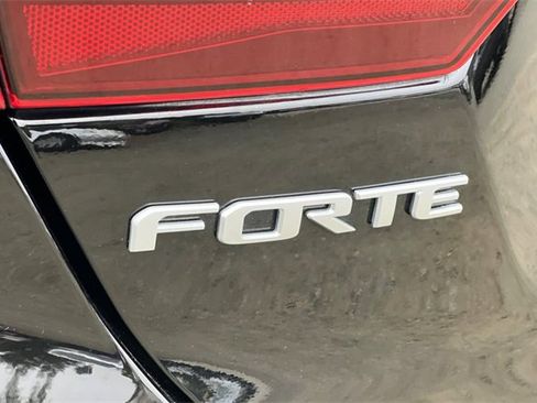 Used 2023 Kia Forte LXS image 32