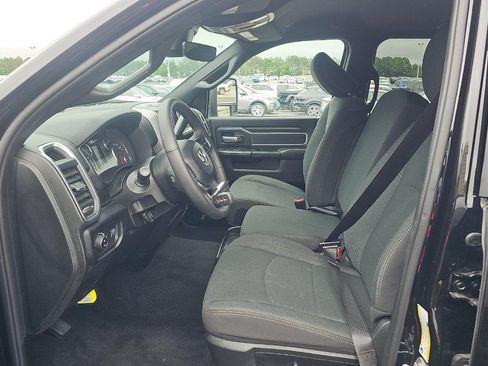 Used 2025 RAM 2500 Big Horn AWD/4WD image 7