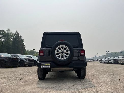 Used 2023 Jeep Wrangler Unlimited Sport AWD/4WD image 11
