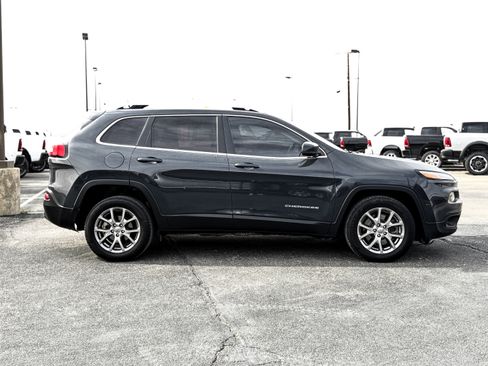 Used 2018 Jeep Cherokee Latitude Plus image 4