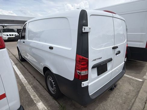 Used 2023 Mercedes-Benz Metris image 4