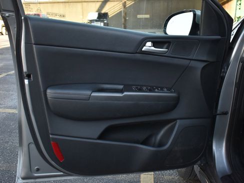 Used 2022 Kia Sportage Nightfall Edition image 11