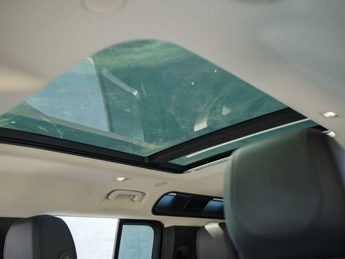 Used 2024 Land Rover Defender 110 S image 33