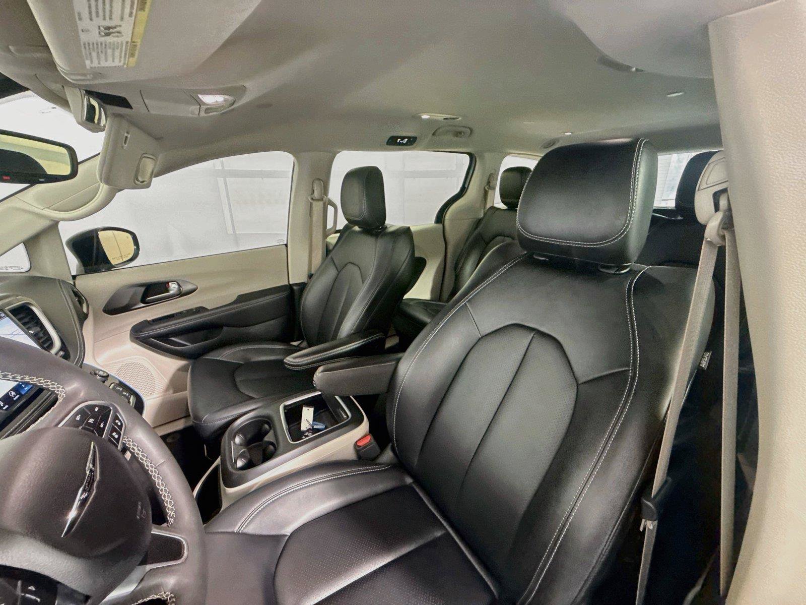 Used 2024 Chrysler Pacifica Limited FWD image 12