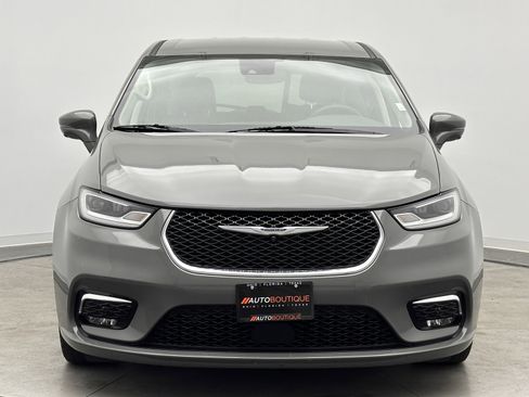 Used 2022 Chrysler Pacifica Touring-L w/ Uconnect Theater Family Group image 2