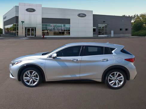 Used 2018 INFINITI QX30 image 7