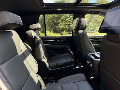 Used 2021 GMC Yukon Denali w/ Denali Premium Package image 14