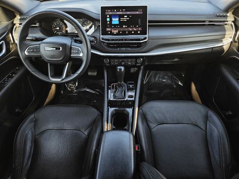 Used 2023 Jeep Compass Limited image 37