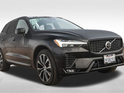 Used 2023 Volvo XC60 B5 Plus image 3