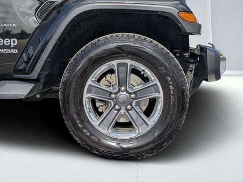 Used 2018 Jeep Wrangler Unlimited Sahara AWD/4WD image 10