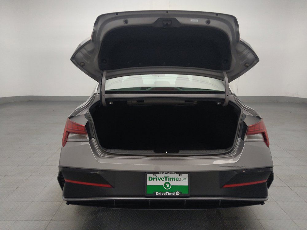 Used 2025 Hyundai Elantra SEL FWD image 29
